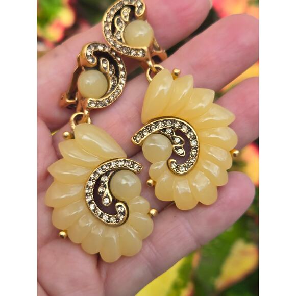 Vintage Oscar de la Renta Shrimp Resin Swirl Scalloped Art Deco Earrings - Picture 1 of 10